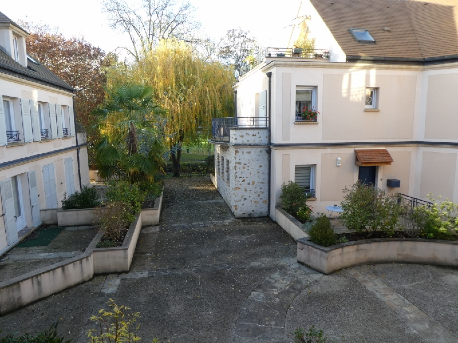 Image_10, Studio, Gif-sur-Yvette, ref :351